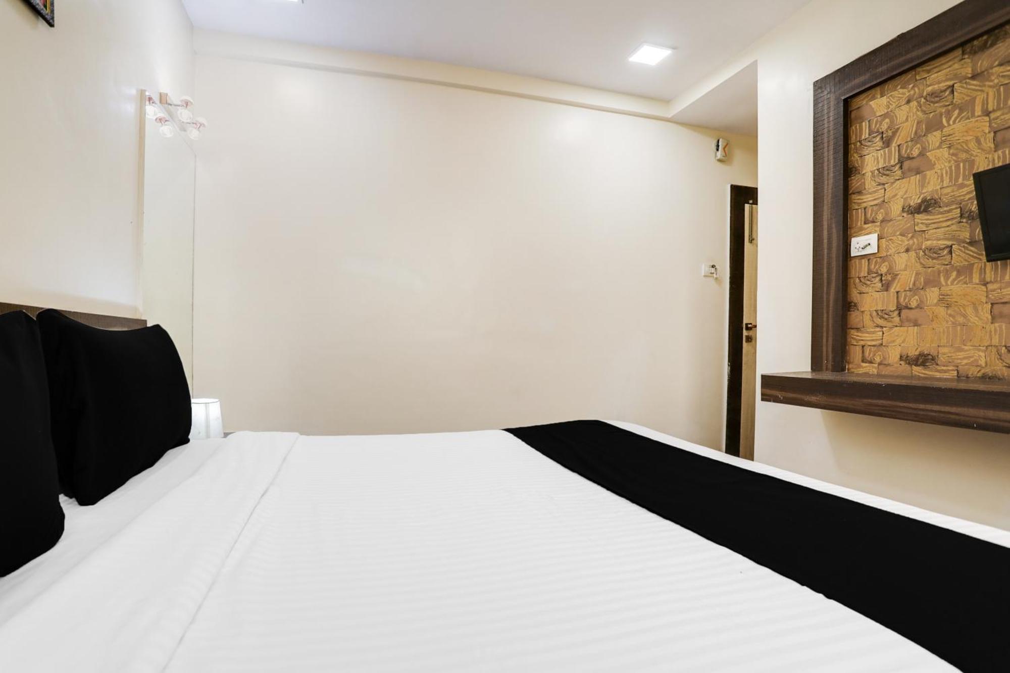 Super Hotel O Palkhi Road Near Sai Baba Temple Formerly Netra Sai Shirdi Eksteriør billede
