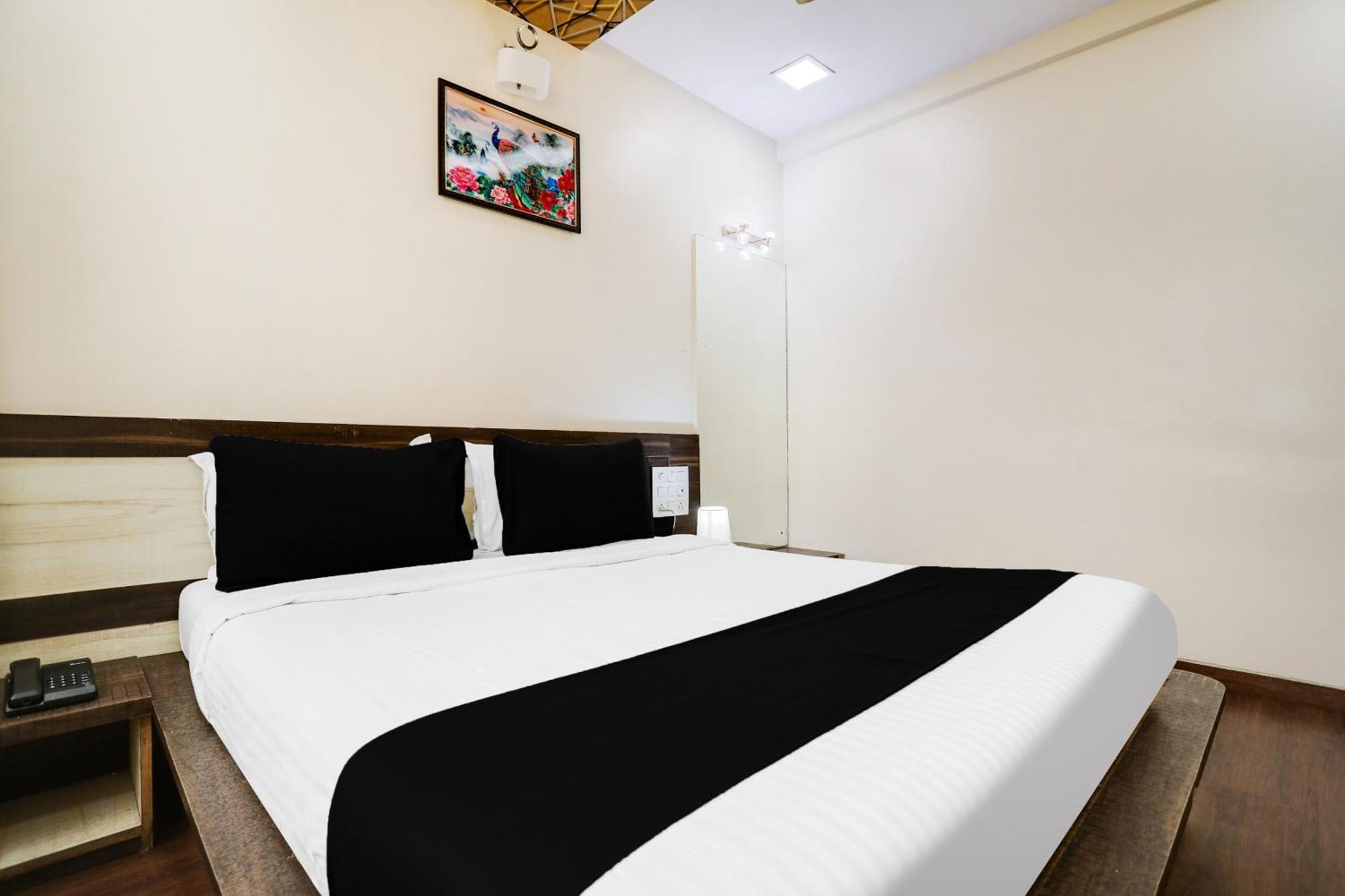 Super Hotel O Palkhi Road Near Sai Baba Temple Formerly Netra Sai Shirdi Eksteriør billede