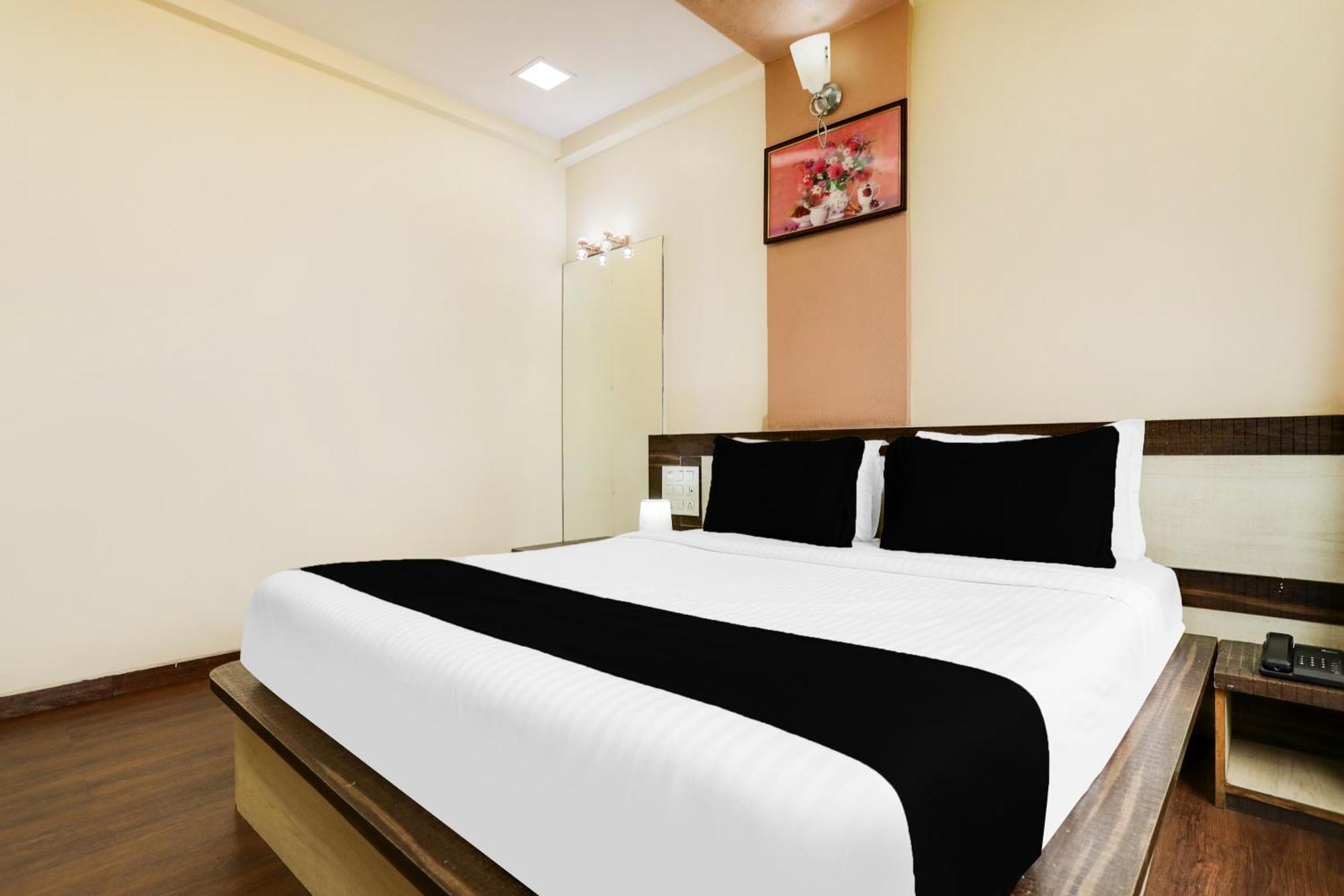 Super Hotel O Palkhi Road Near Sai Baba Temple Formerly Netra Sai Shirdi Eksteriør billede