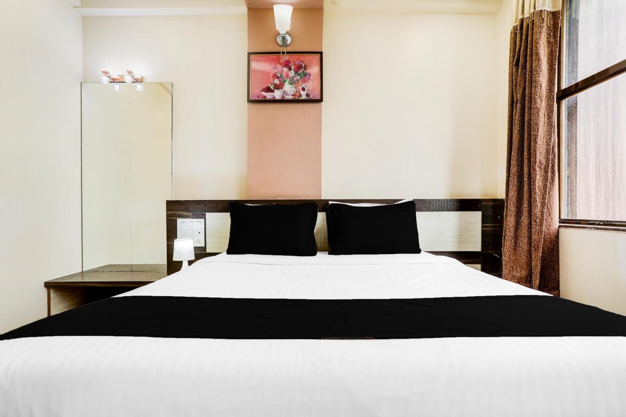 Super Hotel O Palkhi Road Near Sai Baba Temple Formerly Netra Sai Shirdi Eksteriør billede