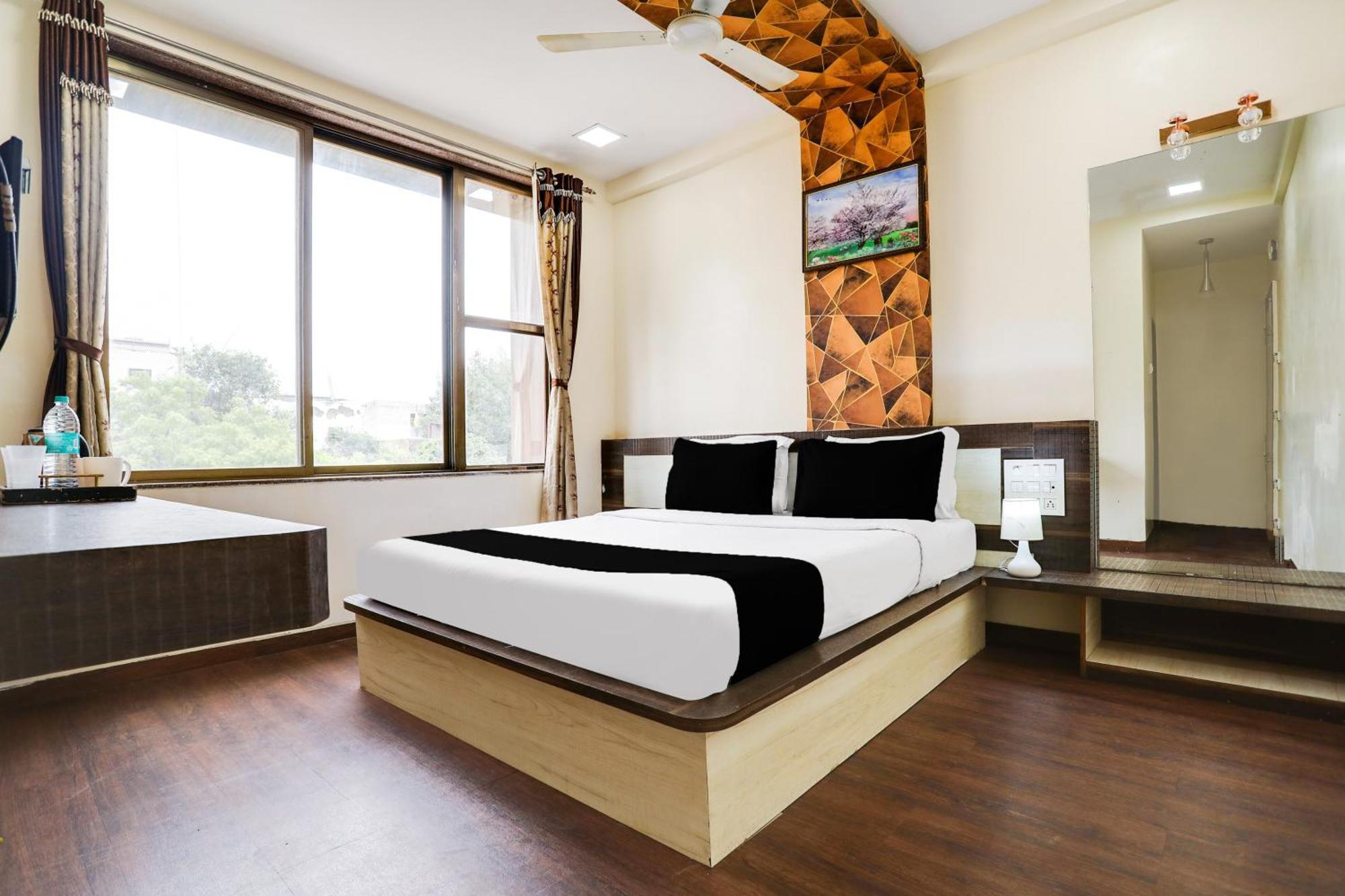 Super Hotel O Palkhi Road Near Sai Baba Temple Formerly Netra Sai Shirdi Eksteriør billede