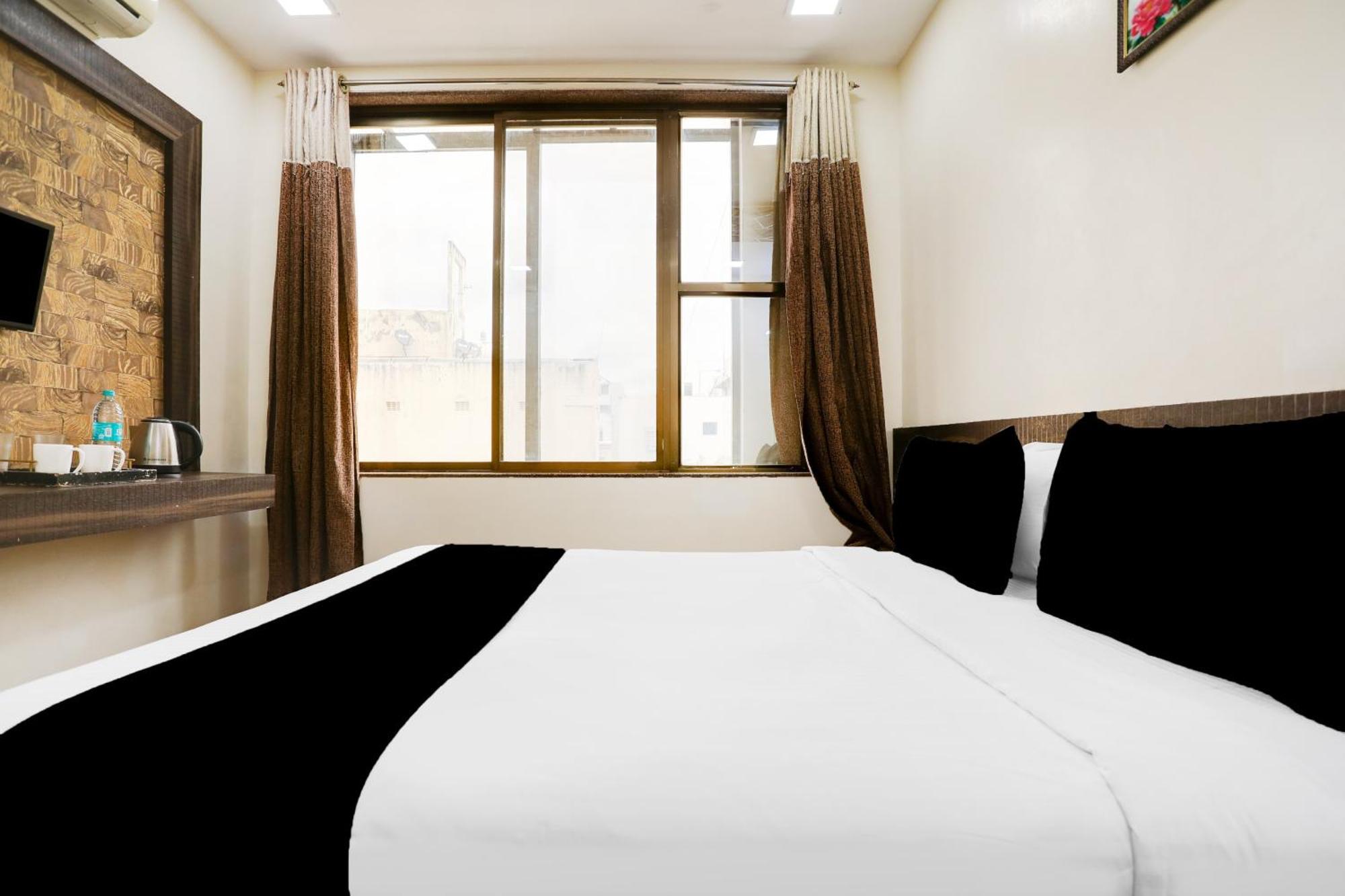 Super Hotel O Palkhi Road Near Sai Baba Temple Formerly Netra Sai Shirdi Eksteriør billede