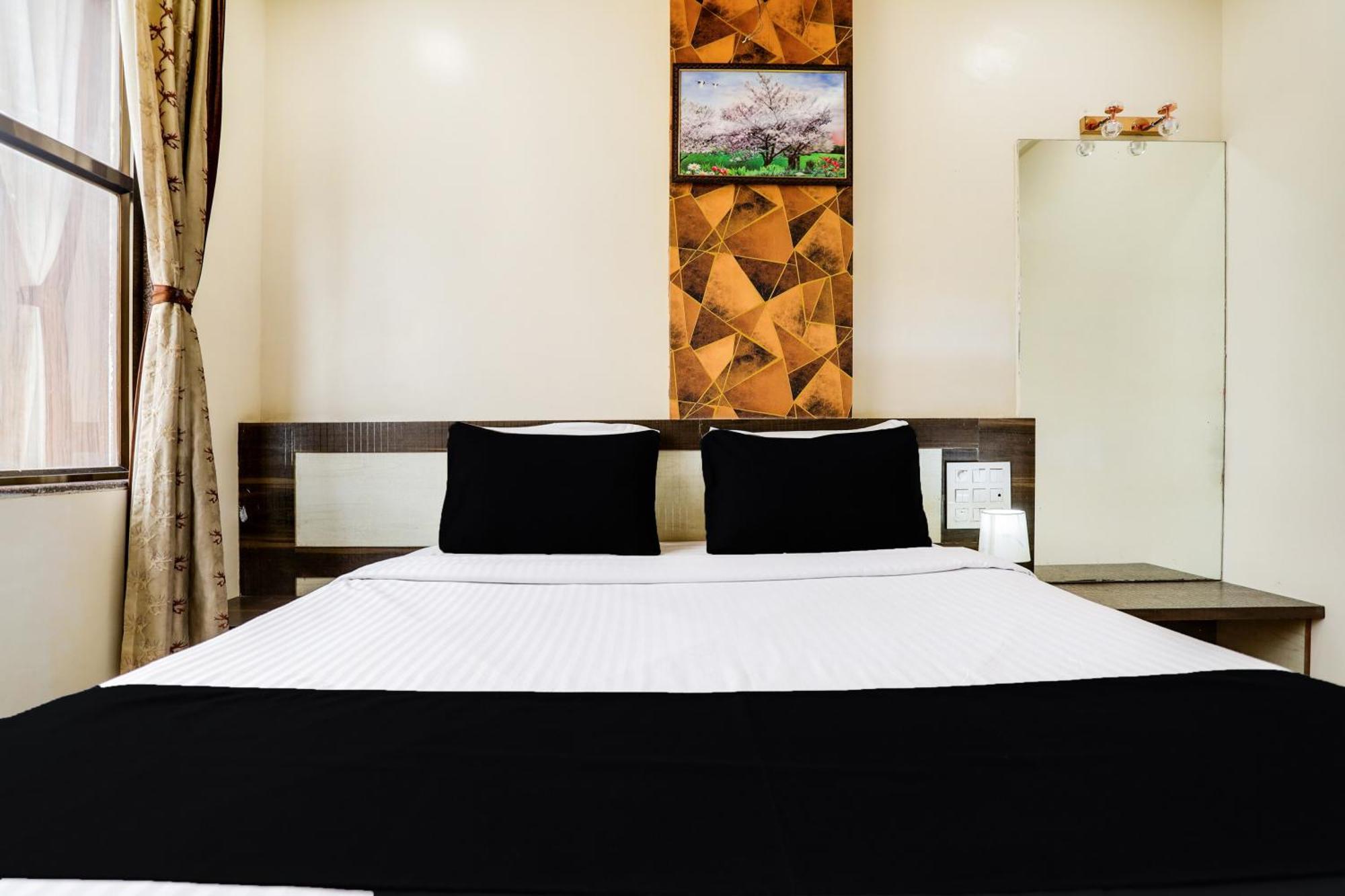 Super Hotel O Palkhi Road Near Sai Baba Temple Formerly Netra Sai Shirdi Eksteriør billede